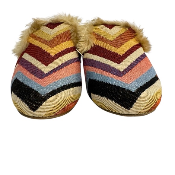 UNIVERSAL THREAD Size 8.5 Bibiana Faux Fur Lined Mules Slip On Chevron Flats NEW - Picture 2 of 10